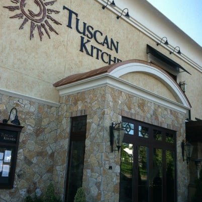 รูปภาพถ่ายที่ Tuscan Kitchen โดย Daniel P. เมื่อ 7/21/2012