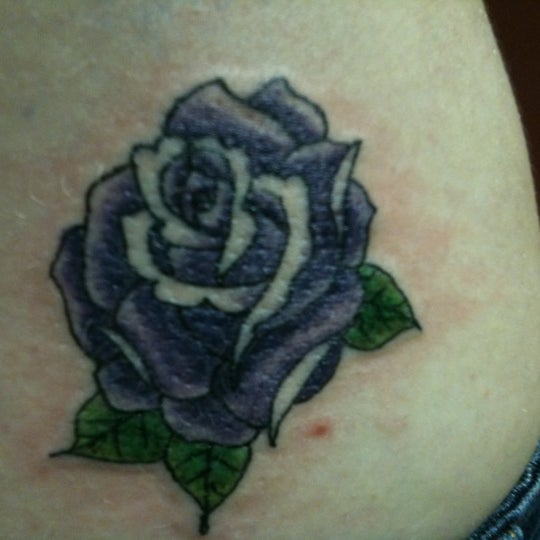 Foto tomada en Skin and Soul Tattoo &amp; Piercing  por Adrianne el 3/8/2012