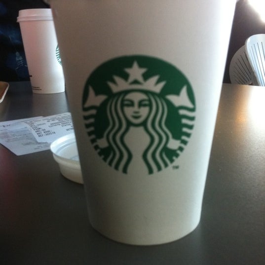 Foto diambil di Starbucks oleh Juha K. pada 9/9/2011