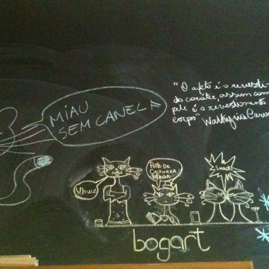 รูปภาพถ่ายที่ Bogart Café โดย Charlles P. เมื่อ 1/6/2012
