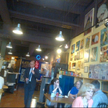 Foto tirada no(a) Renaissance Cafe por Jeff P. em 5/27/2012