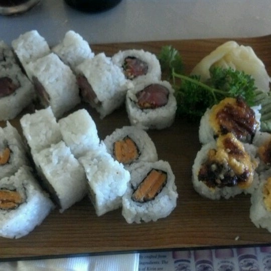 Foto scattata a Fuji Sushi da Wesley B. il 7/17/2012