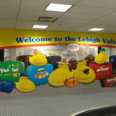 รูปภาพถ่ายที่ Lehigh Valley International Airport (ABE) โดย Steven S. เมื่อ 12/15/2011