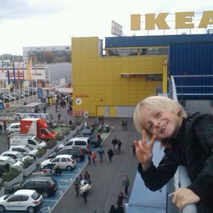 Foto tirada no(a) IKEA por bob l. em 10/29/2011