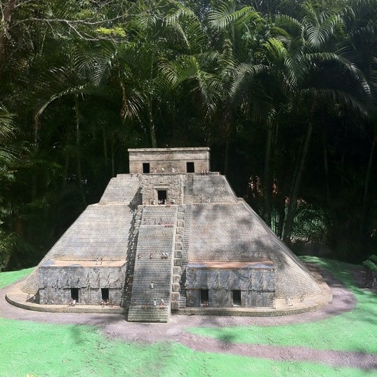 Photo taken at Discover Mexico by KESHIA on 3/10/2012