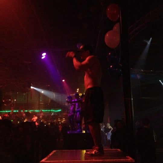 2/20/2012に@Jose_MannyLAがCircus Discoで撮った写真