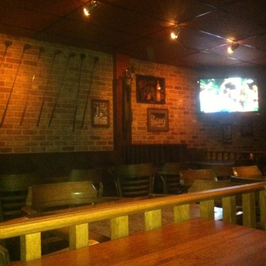 4/14/2012 tarihinde Tho M.ziyaretçi tarafından Touchdown Sports Bar'de çekilen fotoğraf