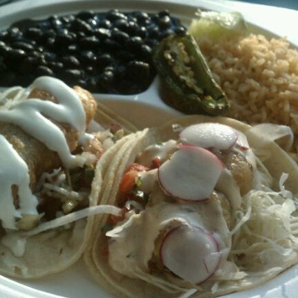 Foto diambil di Dorado Tacos &amp; Cemitas oleh Shaun C. pada 12/28/2011