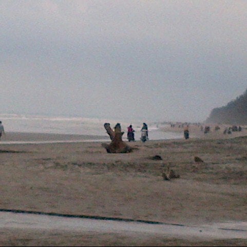 Pantai Air Hitam 2 Pengunjung