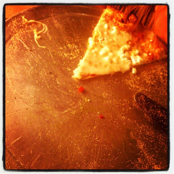 Foto diambil di Chiusano&#39;s Brick Oven Pizzeria oleh Dustin J. pada 6/26/2012