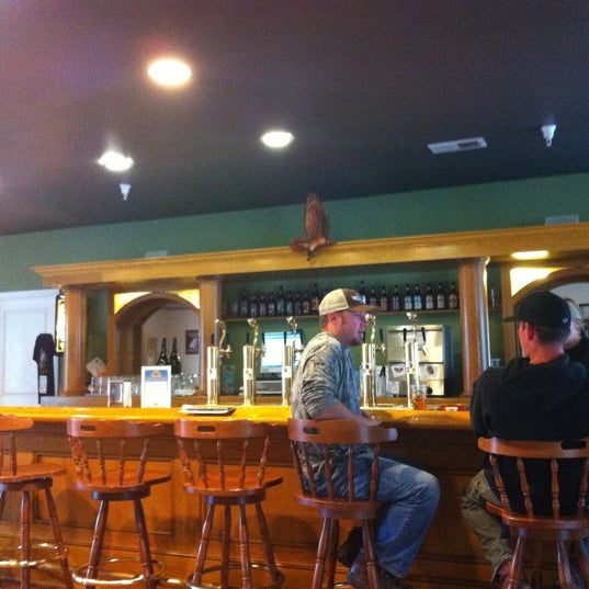 6/29/2011 tarihinde John O.ziyaretçi tarafından Mendocino Brewing Ale House'de çekilen fotoğraf