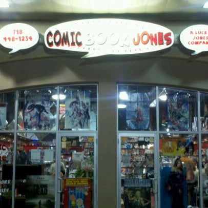 Foto scattata a Comic Book Jones da Michael C. il 11/25/2011