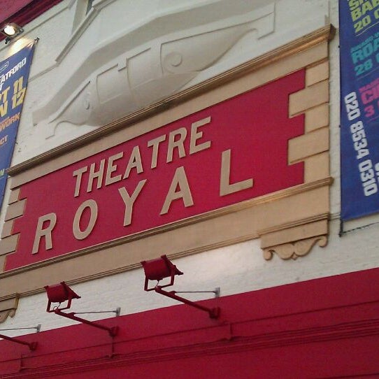 Foto tirada no(a) Theatre Royal Stratford East por Derryck B. em 9/10/2011