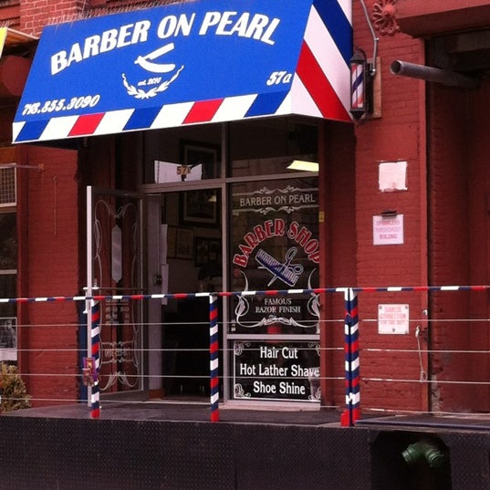Das Foto wurde bei Barber on Pearl von Summer L. am 5/7/2012 aufgenommen