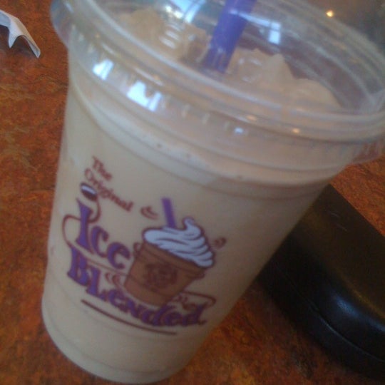 Photo taken at The Coffee Bean &amp; Tea Leaf by Chris L. on 5/26/2012