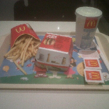 รูปภาพถ่ายที่ McDonald&#39;s โดย Maarten S. เมื่อ 3/1/2011