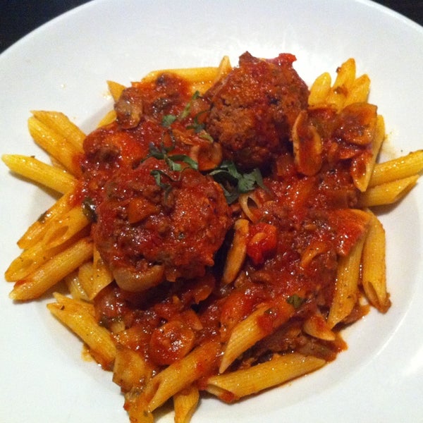 Foto diambil di Maria&#39;s Italian Kitchen oleh Nick M. pada 8/28/2011