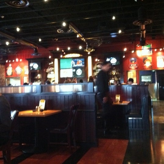 Photo taken at BJ&#39;s Restaurant &amp; Brewhouse by Joseph P. on 6/5/2011