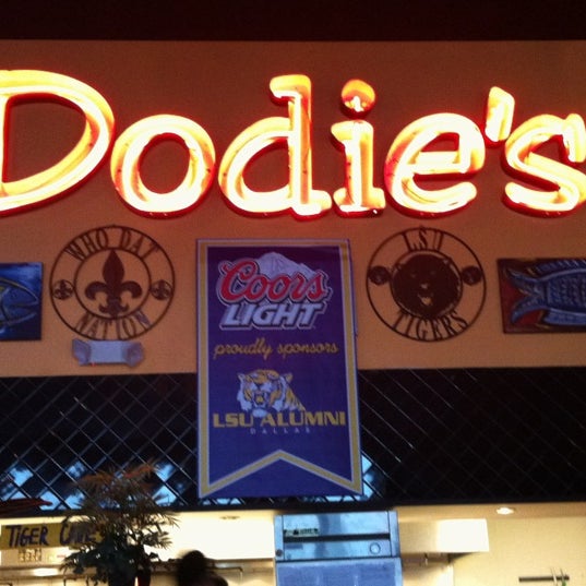 รูปภาพถ่ายที่ Dodie&#39;s Cajun Restaurant โดย Michael S. เมื่อ 3/17/2012