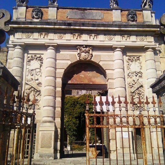 Foto diambil di Castello del Catajo oleh Andrea D. pada 8/28/2011