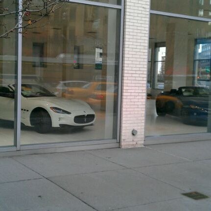 12/28/2011 tarihinde Wayne M.ziyaretçi tarafından Maserati of Manhattan'de çekilen fotoğraf