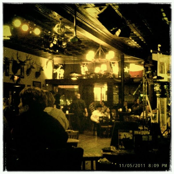 11/6/2011に512 c.がCrossroads Steakhouse &amp; Saloonで撮った写真