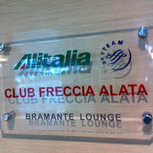 รูปภาพถ่ายที่ Alitalia Freccia Alata Lounge &quot;Bramante&quot; โดย Valerio F. เมื่อ 2/11/2011