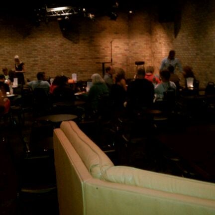 Foto tirada no(a) Comedy Club on State por Comedian James Ervin B. em 5/30/2012