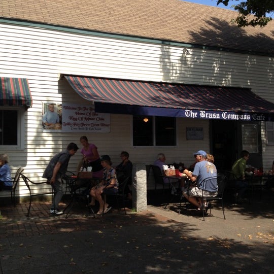 8/25/2012 tarihinde Melissa B.ziyaretçi tarafından Brass Compass Cafe'de çekilen fotoğraf