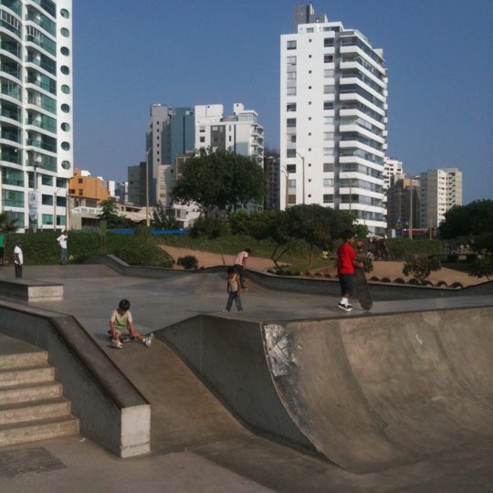 Photo taken at Skate Park de Miraflores by Enrique Y. on 2/28/2012