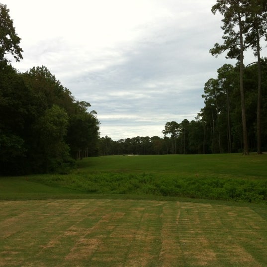 รูปภาพถ่ายที่ Tidewater Golf Club โดย Eric R. เมื่อ 8/27/2012