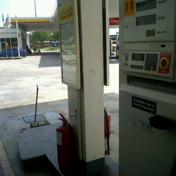 Photo taken at Shell by E_Jump F. on 7/12/2012