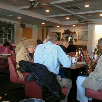 Foto tomada en UJ&#39;s Restaurant  por Anastacia P. el 4/11/2012
