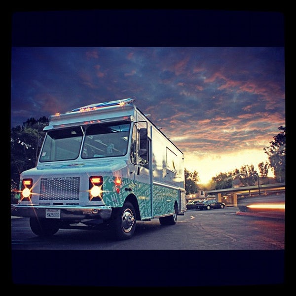 รูปภาพถ่ายที่ SOHO TACO: Food Truck โดย Soho T. เมื่อ 11/30/2011