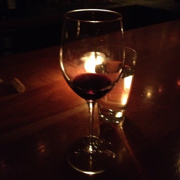 รูปภาพถ่ายที่ Stonehome Wine Bar &amp; Restaurant โดย Felio เมื่อ 8/19/2012