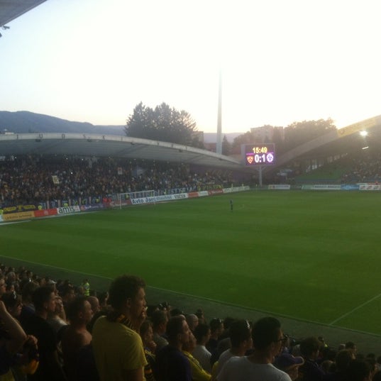 รูปภาพถ่ายที่ Stadion Ljudski Vrt โดย Domen J. เมื่อ 7/18/2012