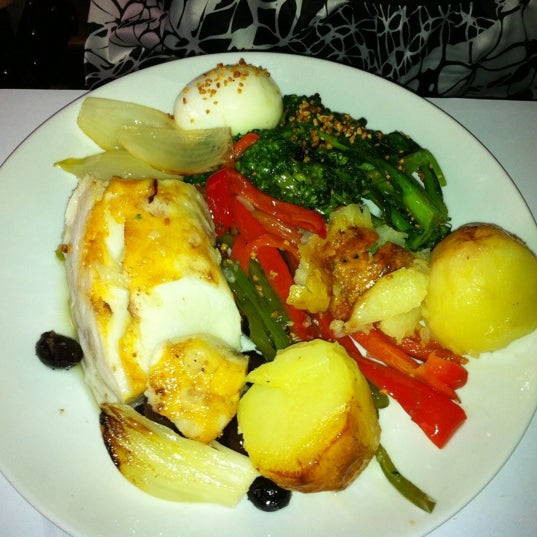 6/2/2012 tarihinde Cristiano R.ziyaretçi tarafından Restaurante Dona Florinda'de çekilen fotoğraf
