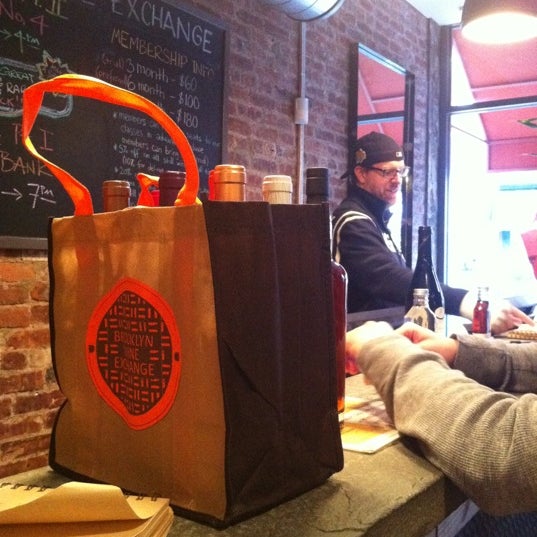 รูปภาพถ่ายที่ Brooklyn Wine Exchange โดย Keisha R. เมื่อ 3/4/2012