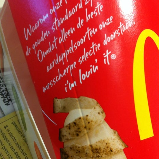 รูปภาพถ่ายที่ McDonald&#39;s โดย Jim P. เมื่อ 2/19/2012