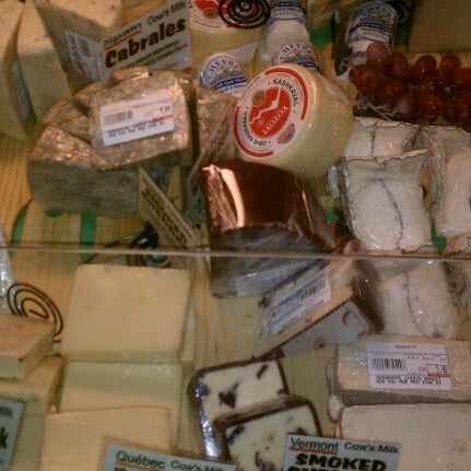 2/14/2012에 Jenn S.님이 Kashkaval Cheese Market에서 찍은 사진