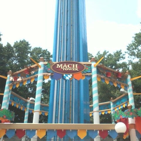 6/22/2012 tarihinde James H.ziyaretçi tarafından Mäch Tower - Busch Gardens'de çekilen fotoğraf