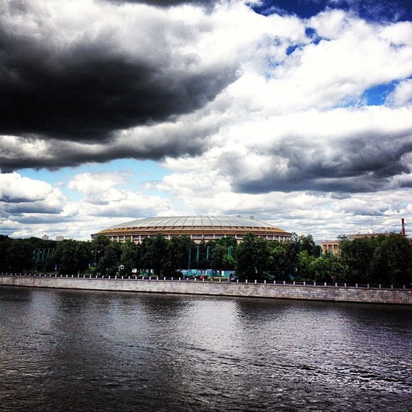 The Moskva River Изображения: просматривайте стоковые фотографии, векторные изоб