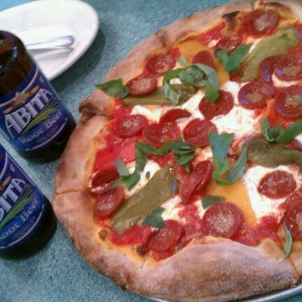 4/7/2012にMichael U.がNick&#39;s Pizzaで撮った写真