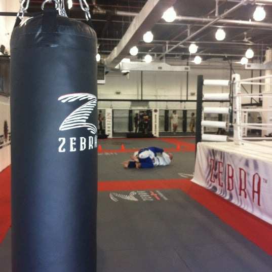 รูปภาพถ่ายที่ Renzo Gracie Fight Academy โดย Anthony A. เมื่อ 5/17/2012