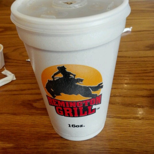 6/9/2012にAllison T.がRemington Grill Burgers &amp; BBQ- Raleighで撮った写真