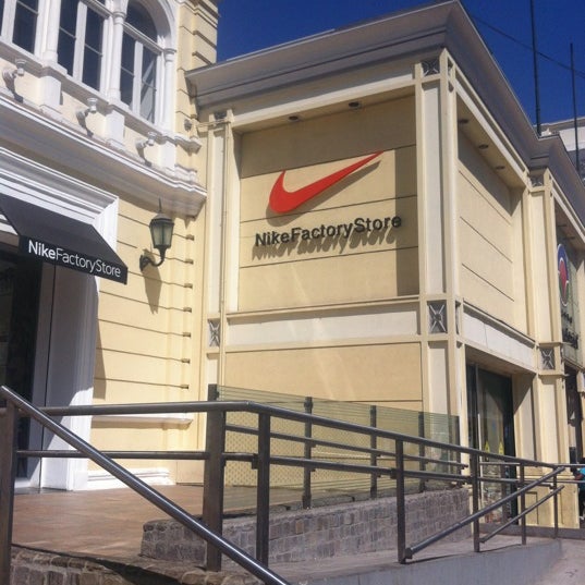Nike Factory Liber Bernardo O'Higgins 3156, Local