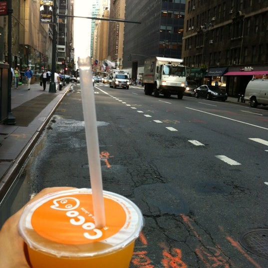 Photo taken at CoCo Fresh Tea &amp; Juice by Maria K. on 8/10/2012