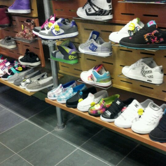 journeys sneaker store