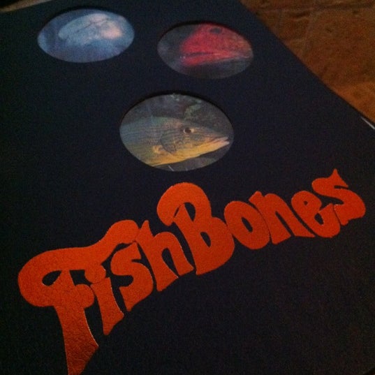 รูปภาพถ่ายที่ FishBones โดย Bonnie M. เมื่อ 3/4/2012