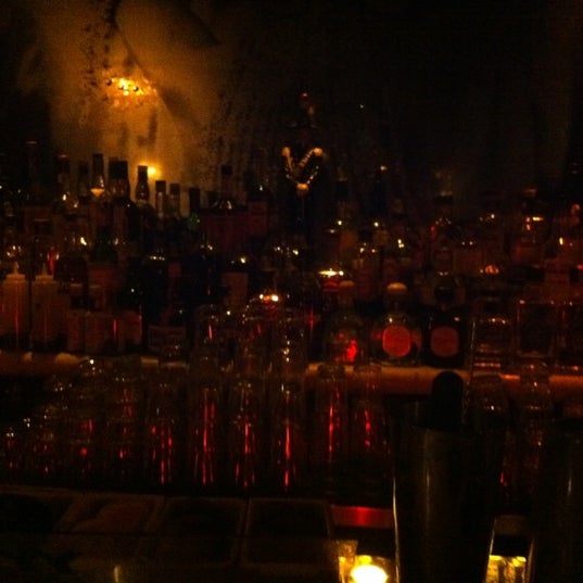 Photo taken at The Parlour Room of Hollywood by Matt M. on 3/23/2012